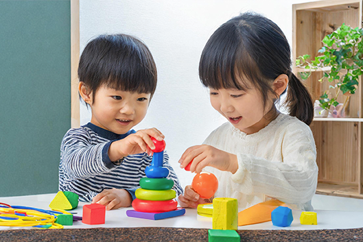 2歳児の成長に役立つ知育玩具について
